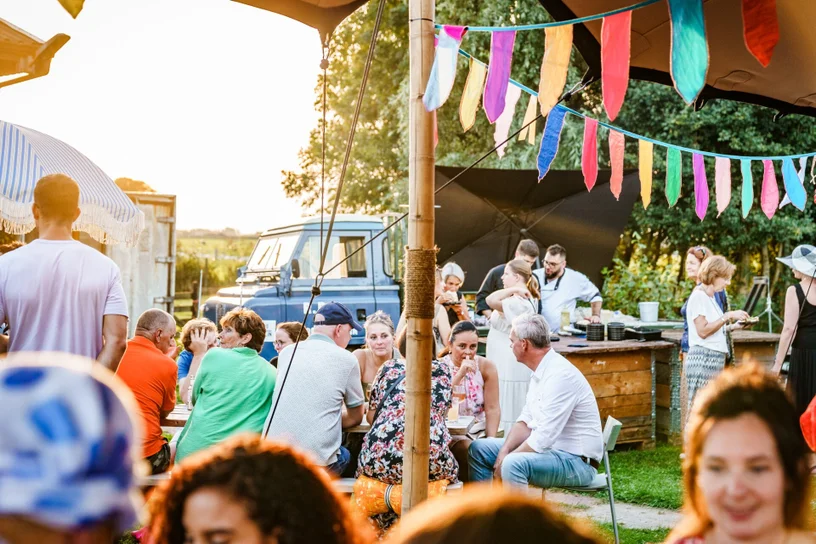 Bedrijfsfeest met paella bereid vanuit de foodtruck
