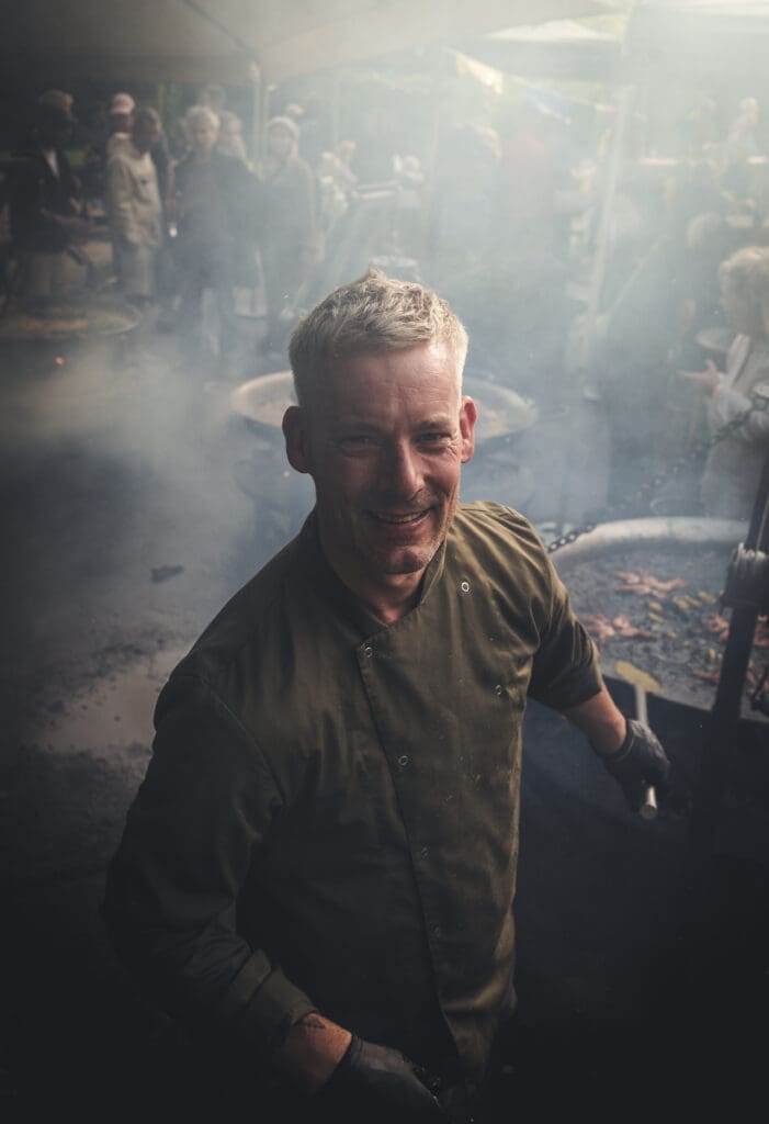 Portret van Taco van der Vet, freelance kok en gespecialiseerd paella cateraar in Nederland.